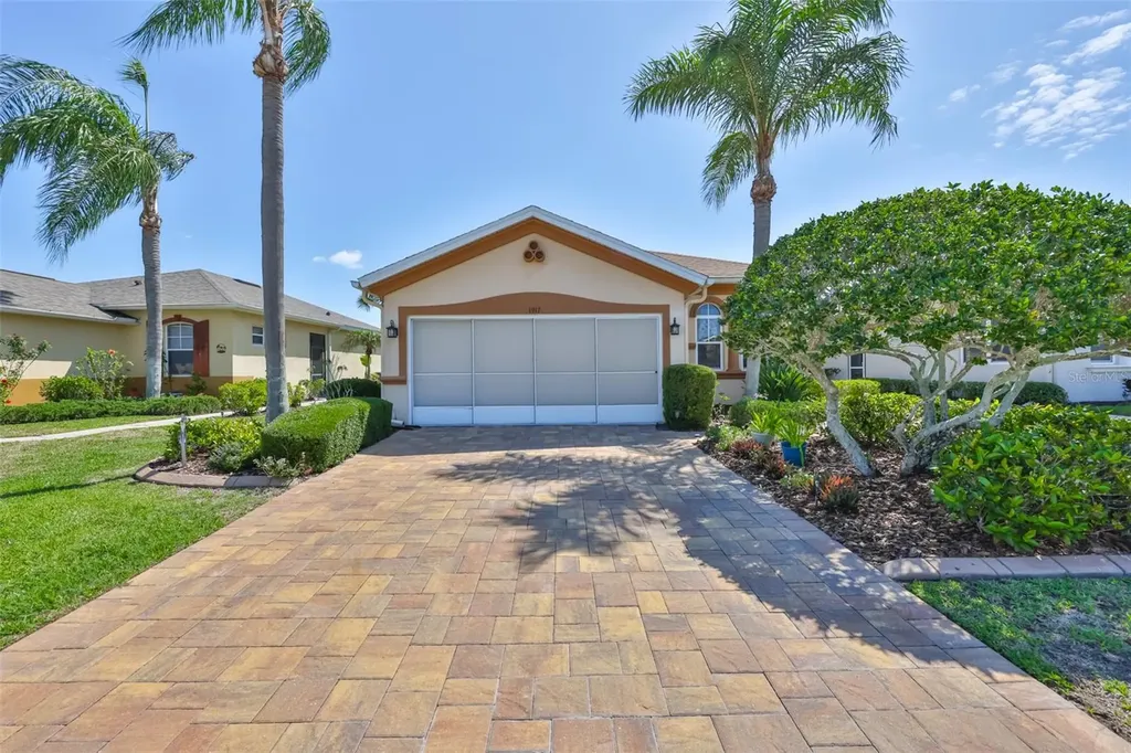 1917 Sterling Glen Court Sun City Center FL 33573