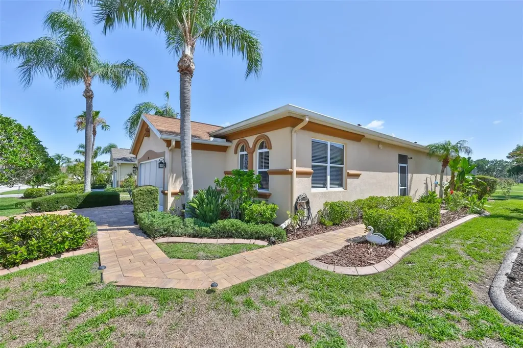 1917 Sterling Glen Court Sun City Center FL 33573