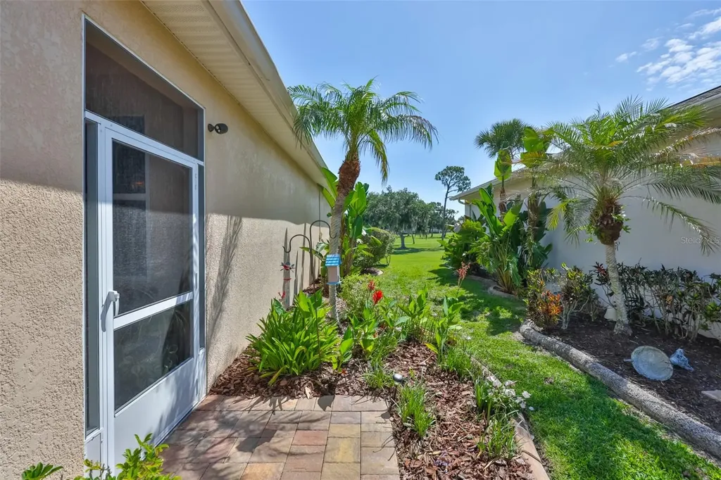 1917 Sterling Glen Court Sun City Center FL 33573