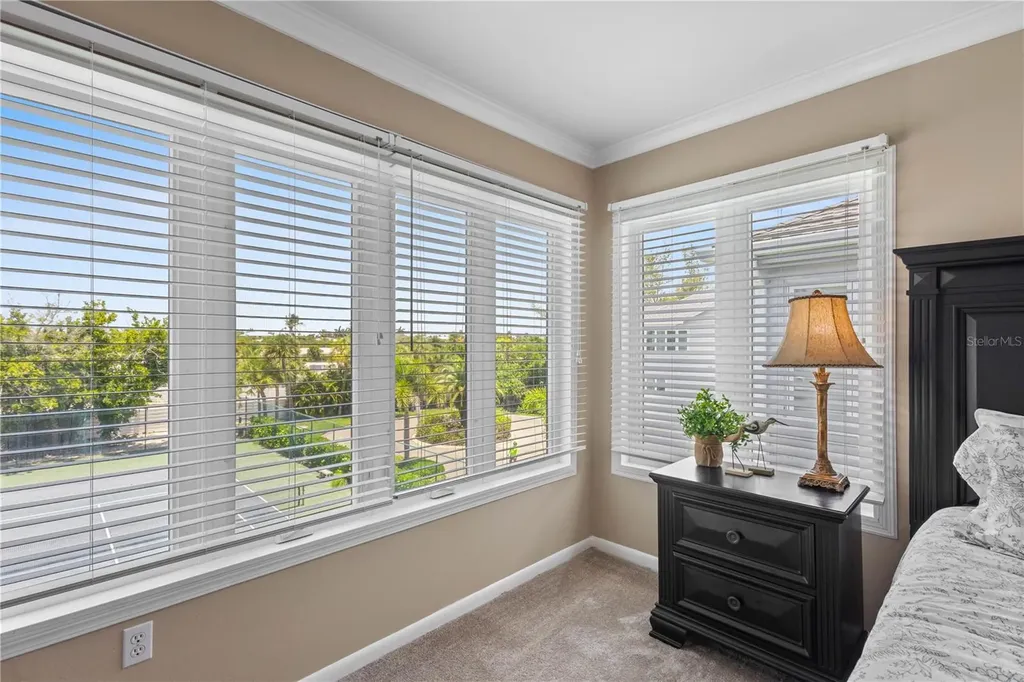 528 Forest Way Longboat Key FL 34228