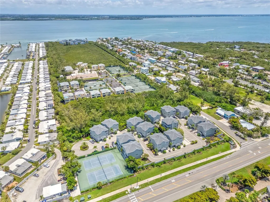 528 Forest Way Longboat Key FL 34228