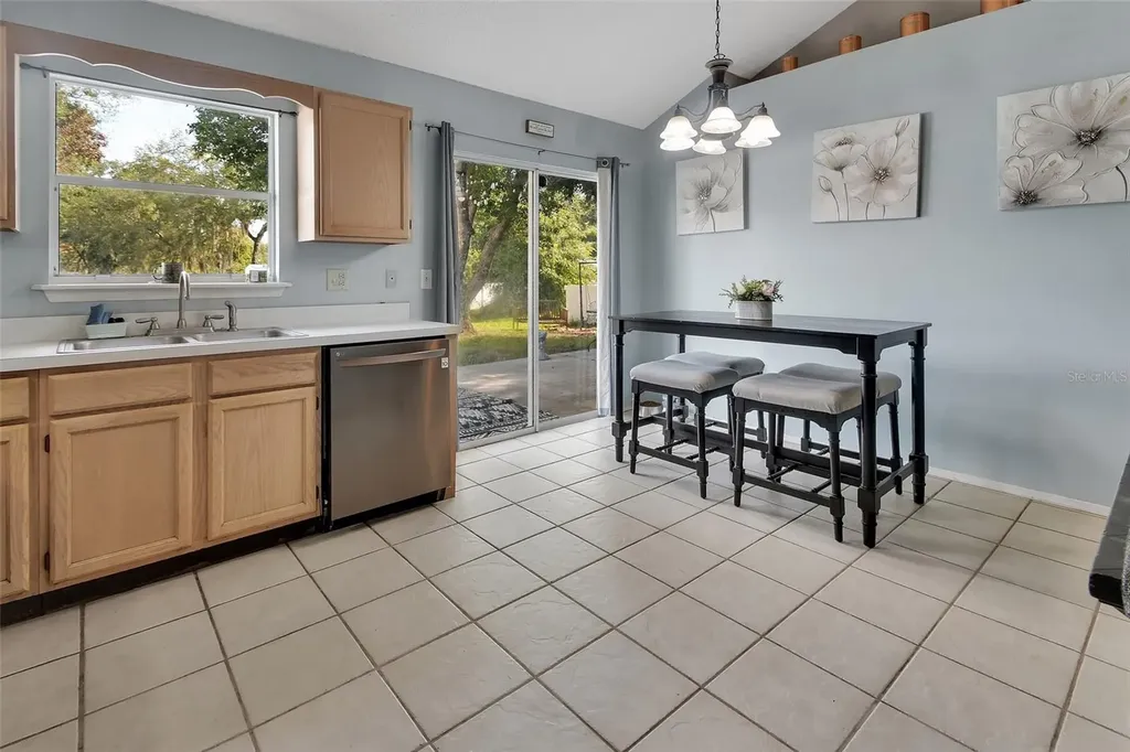 2323 W Magnolia Road Deland FL 32724