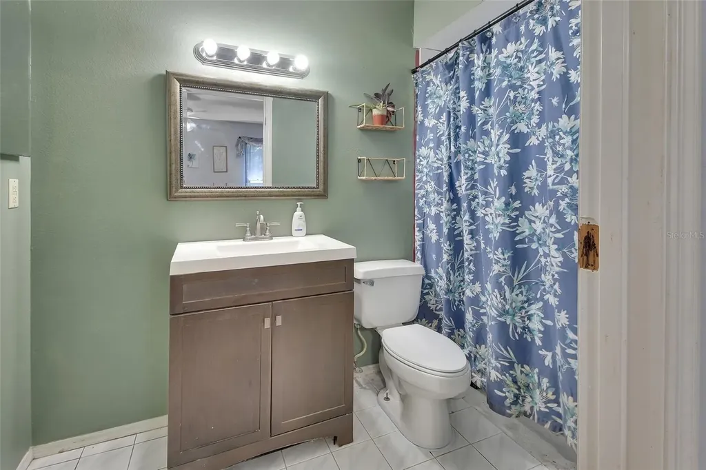 2323 W Magnolia Road Deland FL 32724