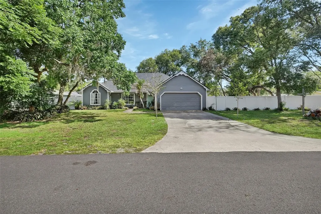 2323 W Magnolia Road Deland FL 32724
