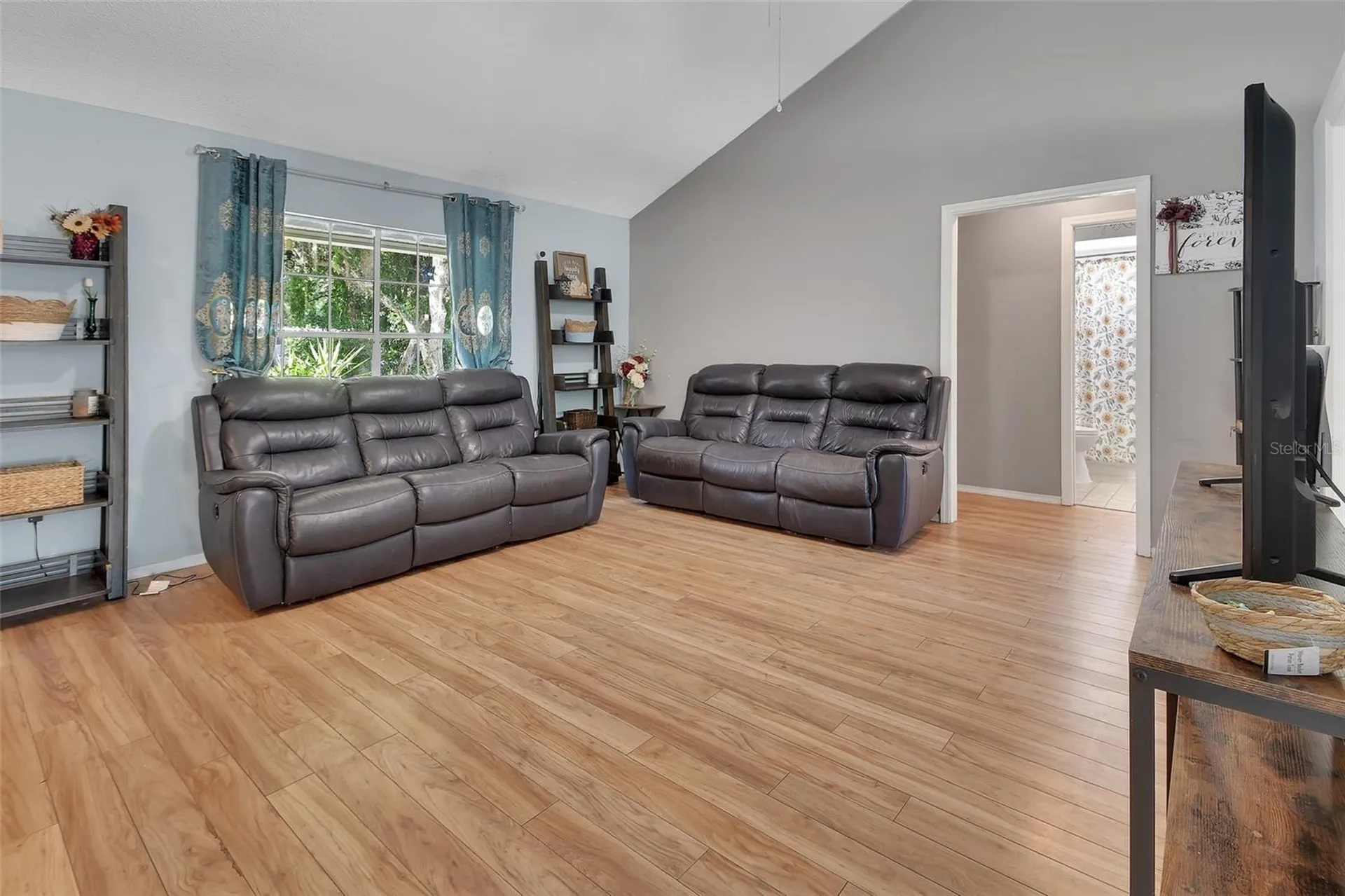 2323 W Magnolia Road Deland FL 32724