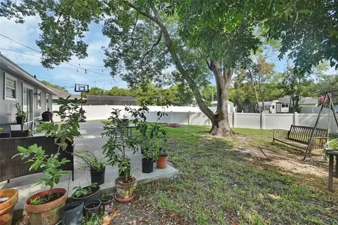 2323 W Magnolia Road Deland FL 32724
