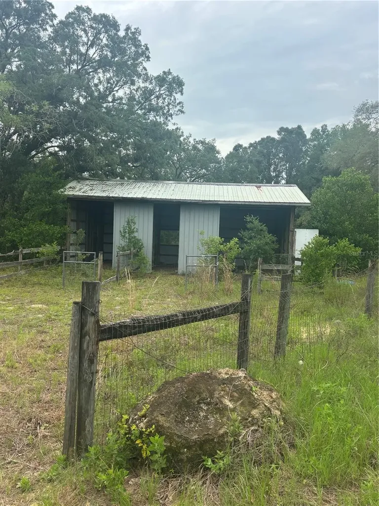 18890 SW 44th Street Dunnellon FL 34432