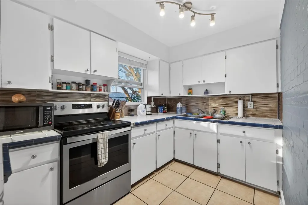 1059 5th Street N St Petersburg FL 33701