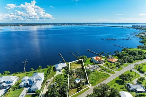 24181 Harborview Road Punta Gorda FL 33980