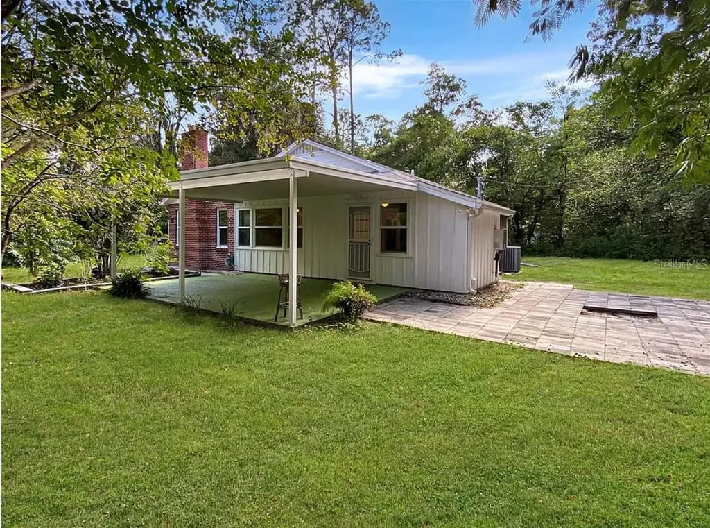 824 NE 9th Avenue Gainesville FL 32601