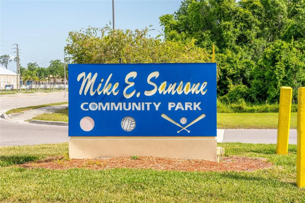 1404 Redbud Circle Plant City FL 33563