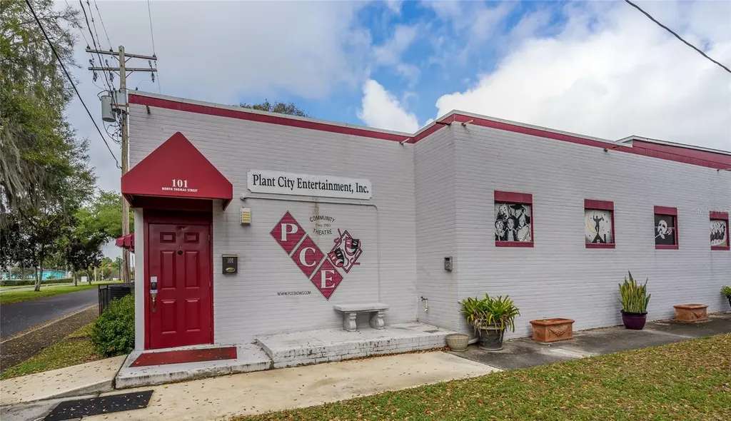 1404 Redbud Circle Plant City FL 33563