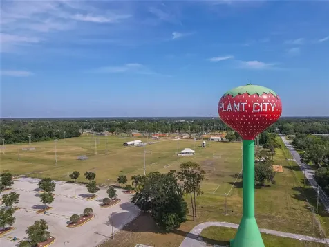1404 Redbud Circle Plant City FL 33563