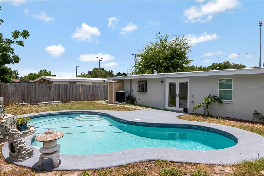 2216 E 109th Avenue Tampa FL 33612