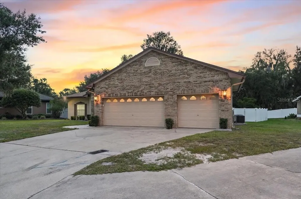 448 Lake Harris Drive Lakeland FL 33813