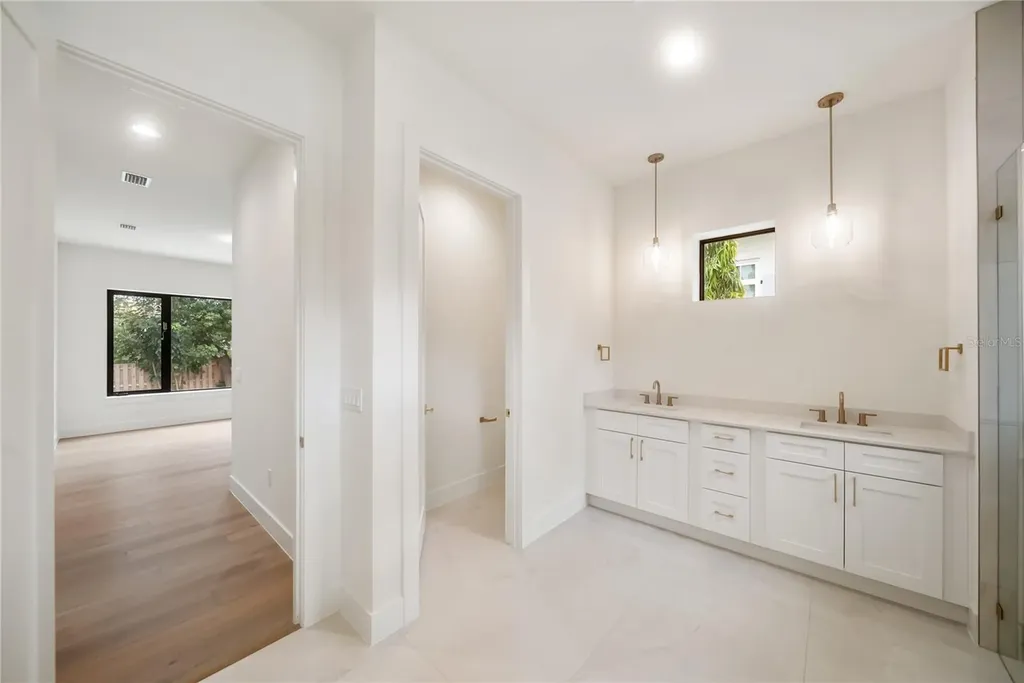 3800 Flores Avenue Sarasota FL 34239