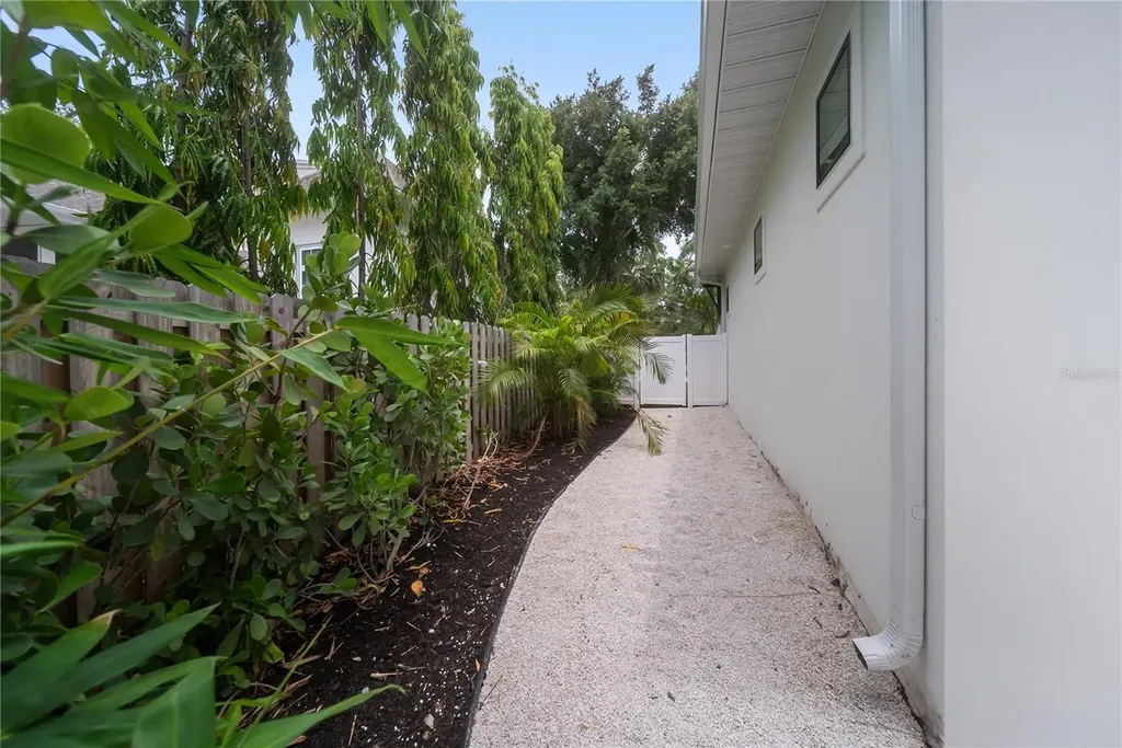 3800 Flores Avenue Sarasota FL 34239