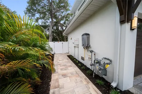 3800 Flores Avenue Sarasota FL 34239