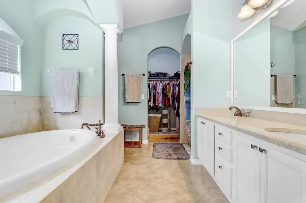 6803 Cromwell Garden Drive Apollo Beach FL 33572
