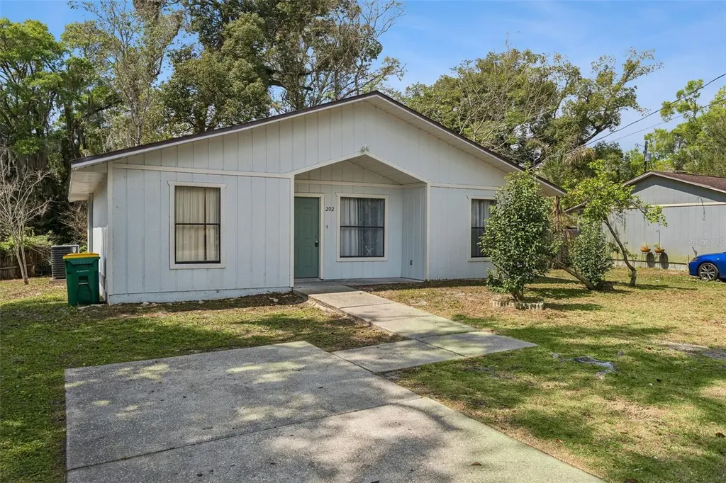 202 S Boston Avenue Deland FL 32724