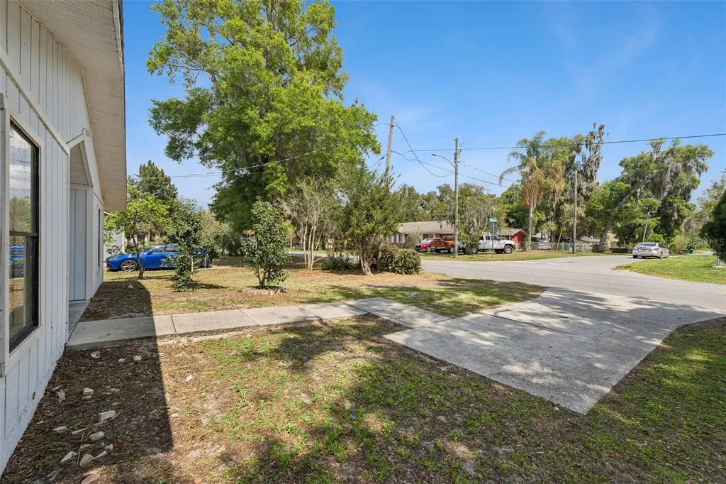 202 S Boston Avenue Deland FL 32724