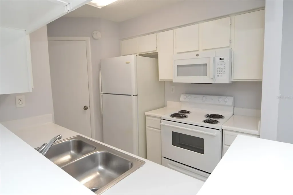 8630 Mallard Reserve Drive Tampa FL 33614