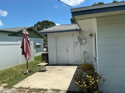 10888 Temple Avenue Seminole FL 33772