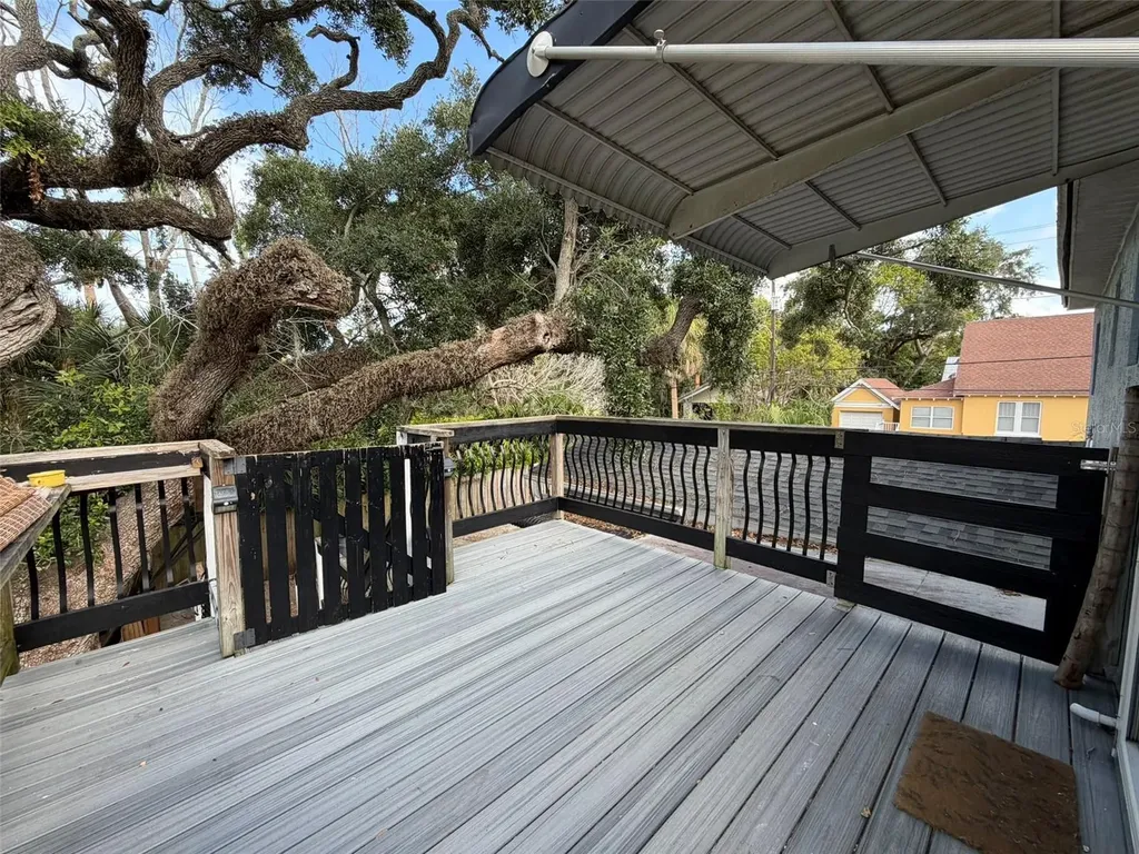 101 W Lemon Street Tarpon Springs FL 34689