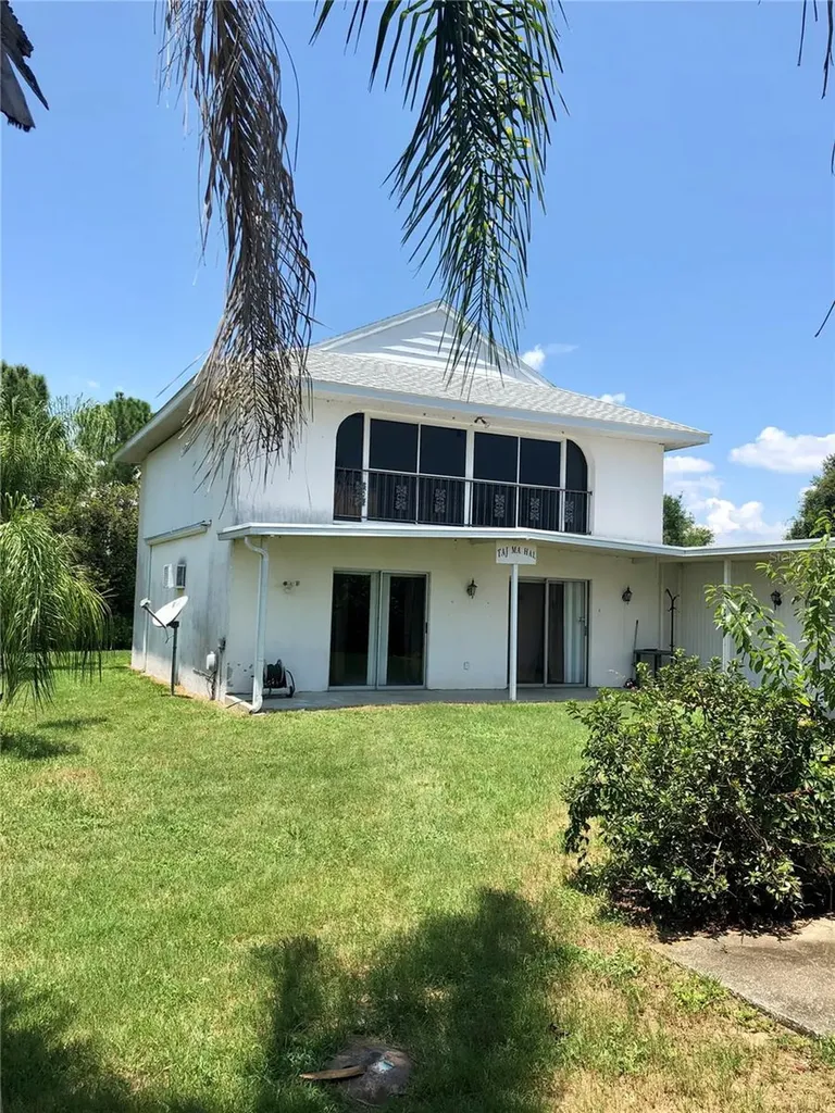 1003 Dora Avenue Tavares FL 32778