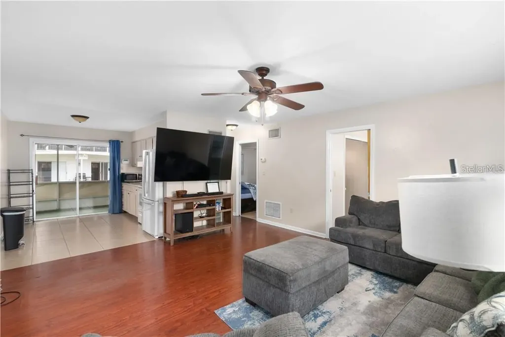 1003 Dora Avenue Tavares FL 32778