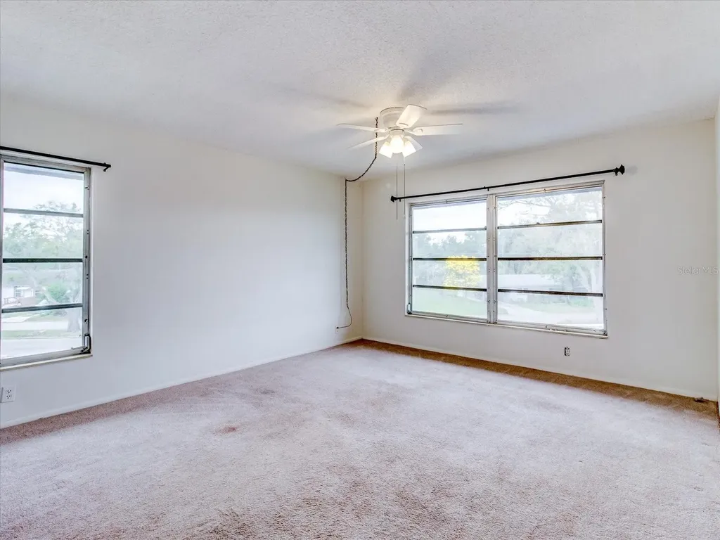 333 Lake Howard Dr NW Winter Haven FL 33880