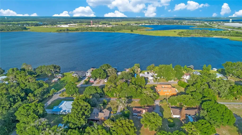 818 Lake Agnes Drive Polk City FL 33868