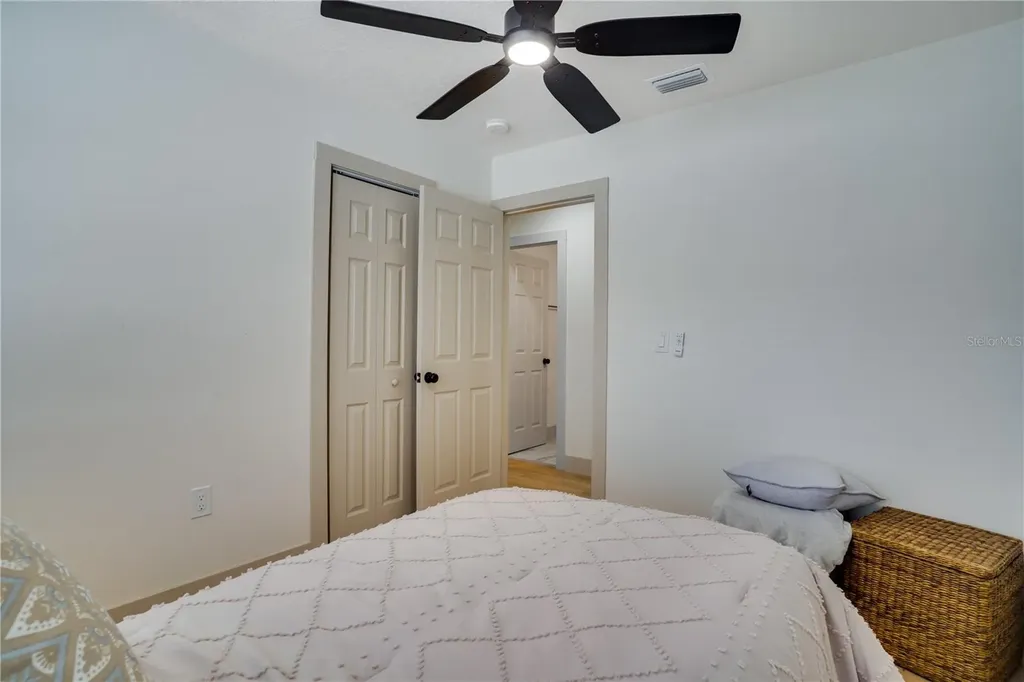 6346 35th Avenue N St Petersburg FL 33710