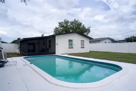 6346 35th Avenue N St Petersburg FL 33710