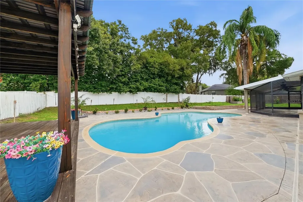1008 Oakridge Manor Drive Brandon FL 33511