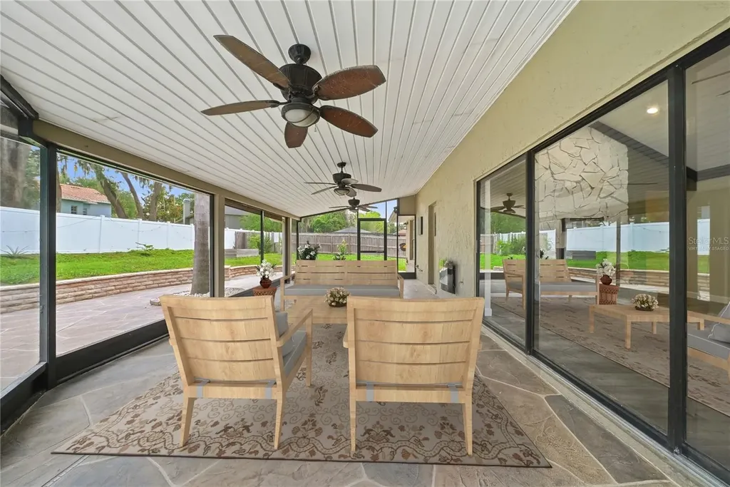 1008 Oakridge Manor Drive Brandon FL 33511