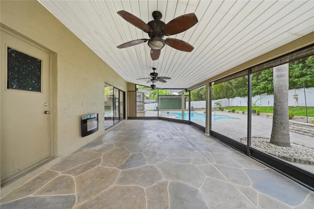 1008 Oakridge Manor Drive Brandon FL 33511