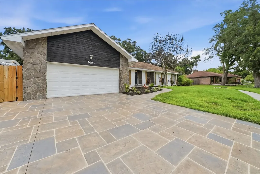 1008 Oakridge Manor Drive Brandon FL 33511