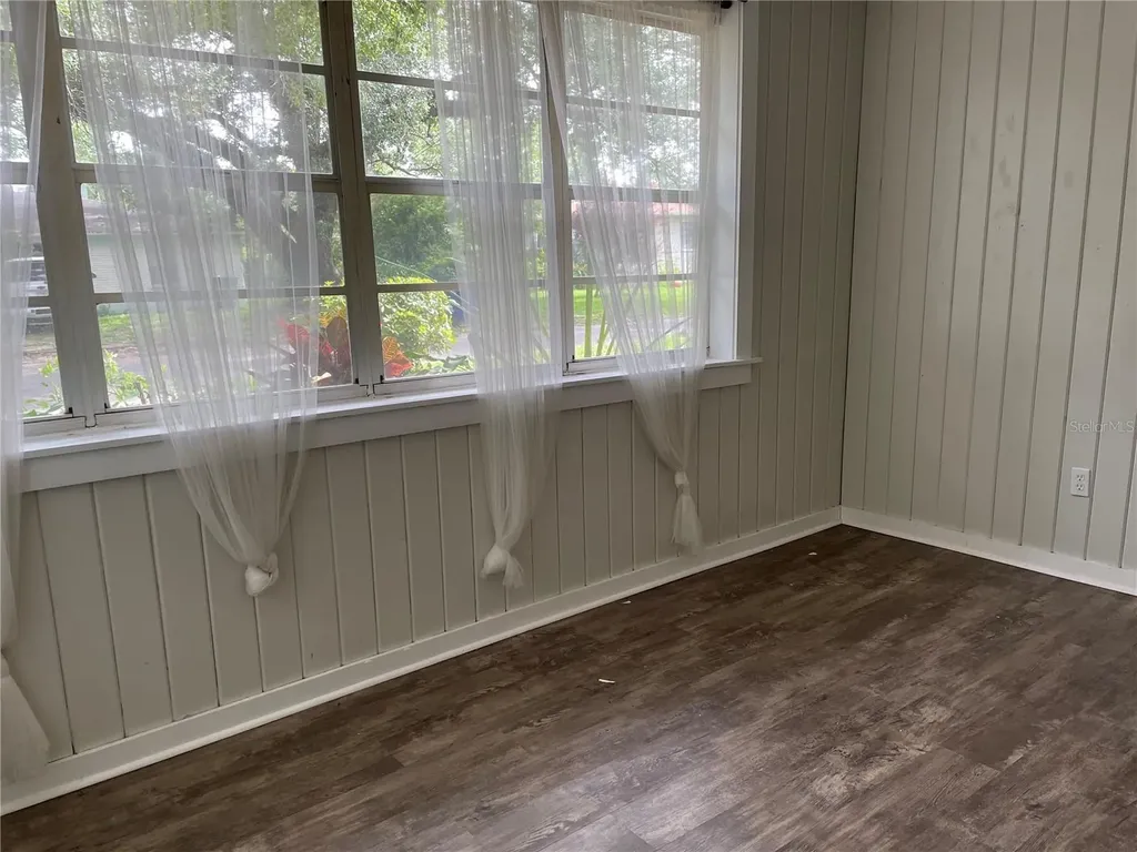 1517 E Ellicott Street Tampa FL 33610