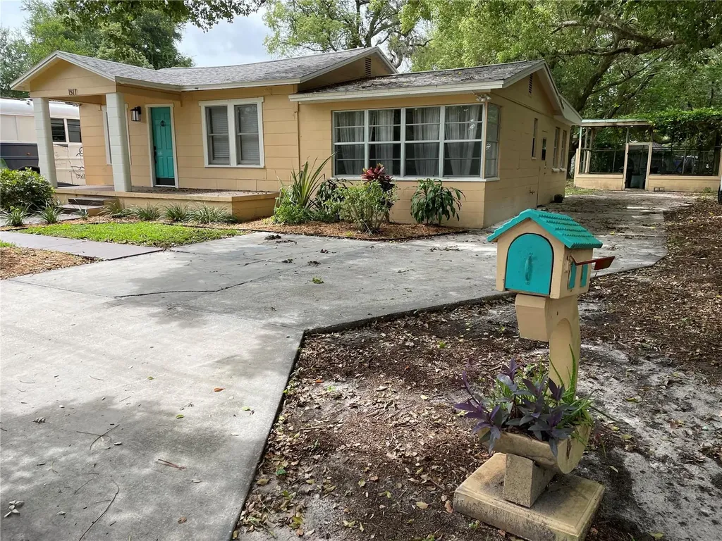 1517 E Ellicott Street Tampa FL 33610
