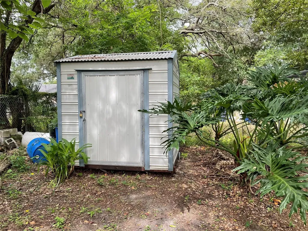 1517 E Ellicott Street Tampa FL 33610