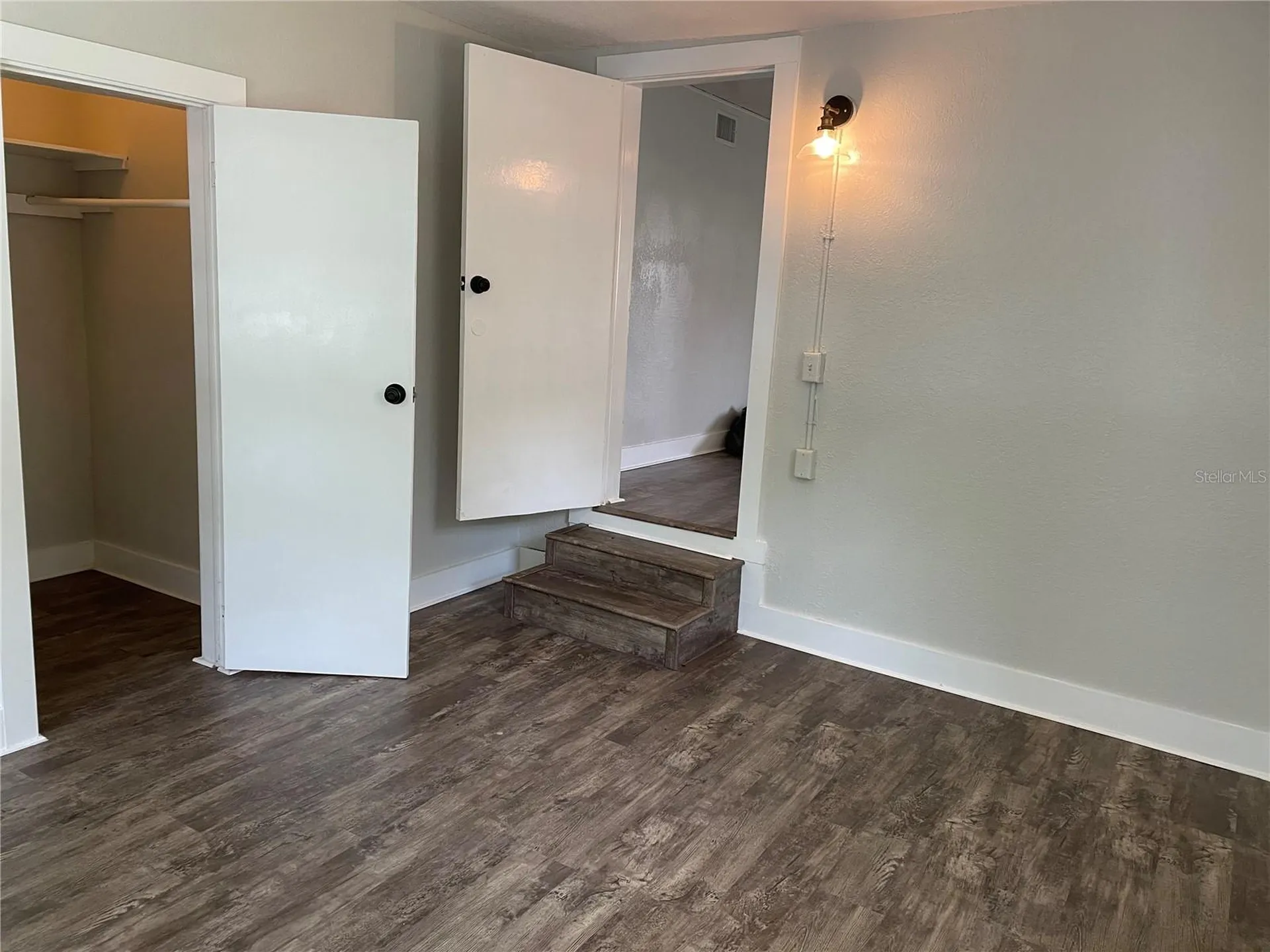 1517 E Ellicott Street Tampa FL 33610