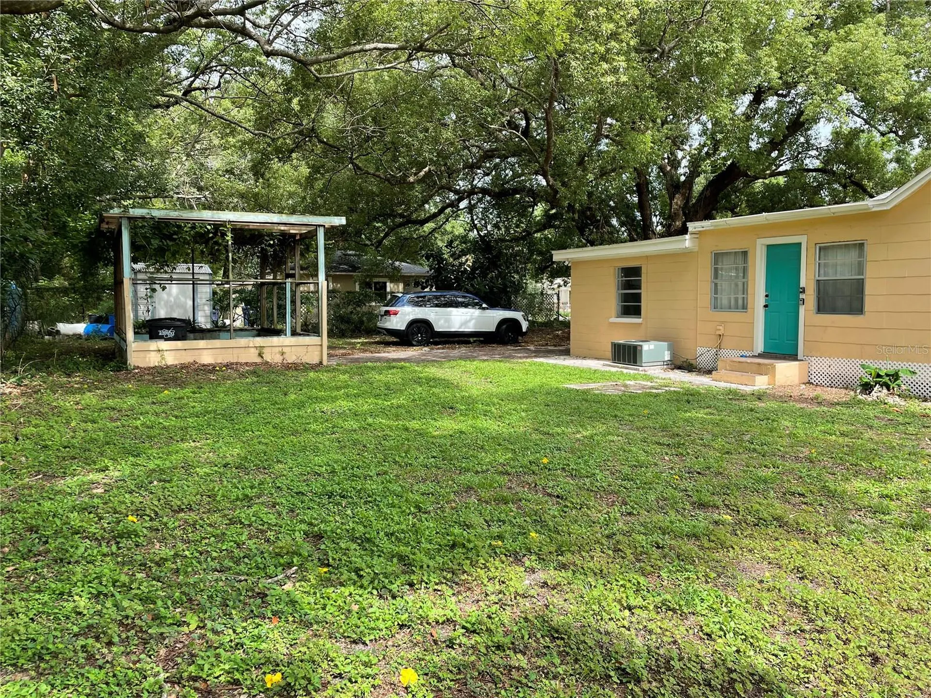 1517 E Ellicott Street Tampa FL 33610