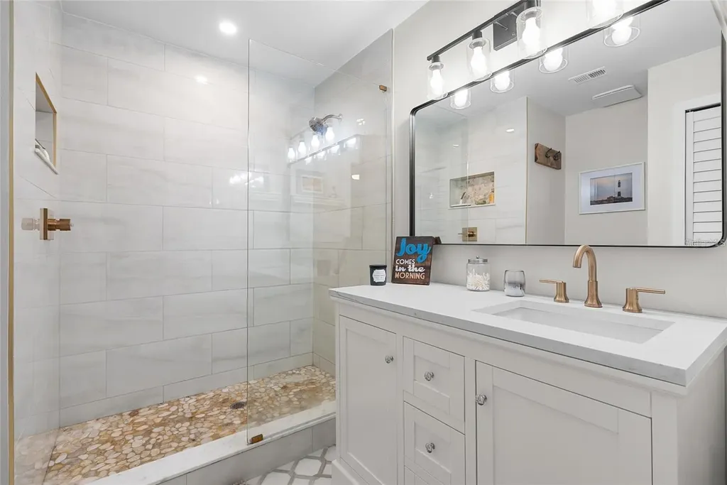 2468 Gulfbreeze Circle Palm Harbor FL 34683