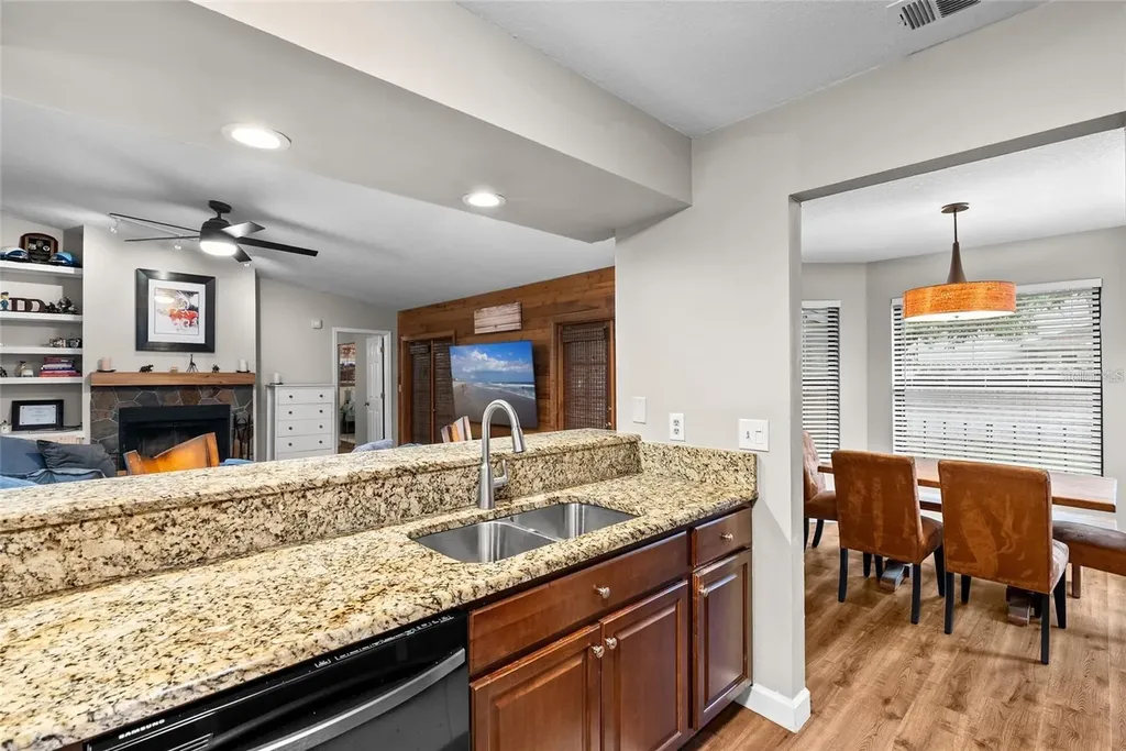 2468 Gulfbreeze Circle Palm Harbor FL 34683