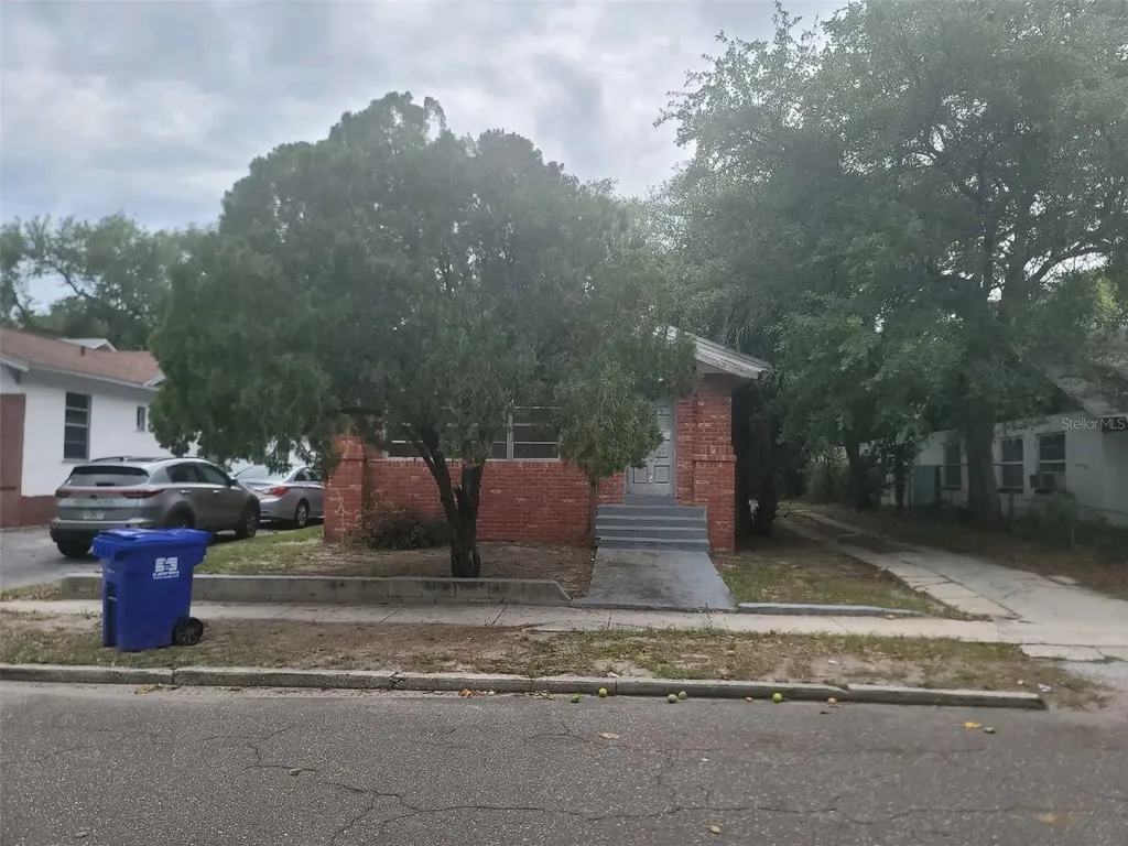 2035 10th Street S St Petersburg FL 33705