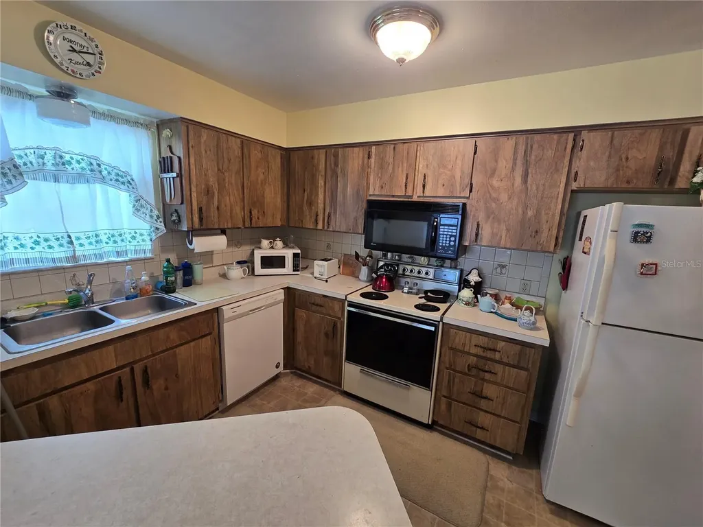 4632 Blossom Boulevard Zephyrhills FL 33542