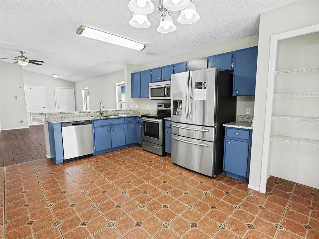 9823 Morris Glen Way Tampa FL 33637