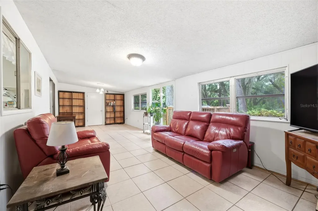 7663 Cr 247 Lake Panasoffkee FL 33538