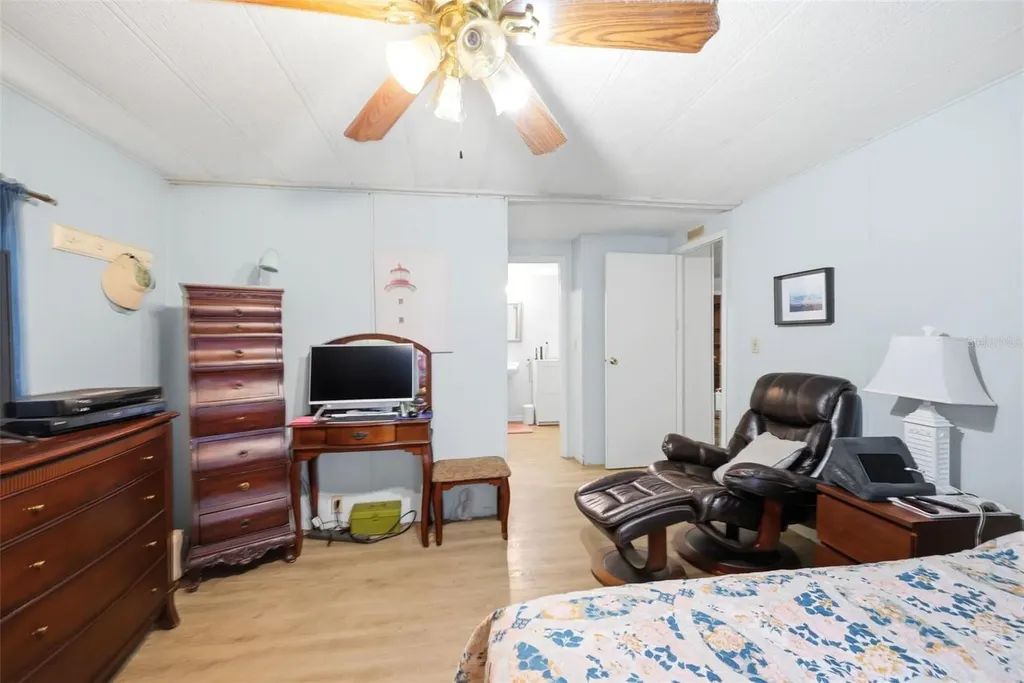 7663 Cr 247 Lake Panasoffkee FL 33538